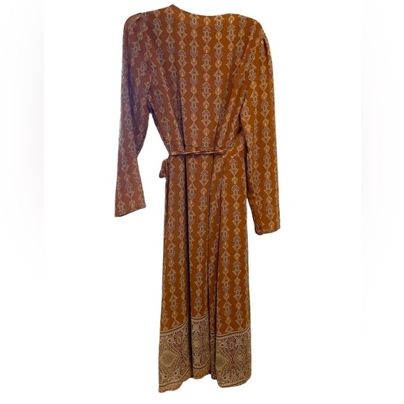 june & hudson Sienna Floral Medallion Printed Wrap Dress - Picture 6 of 13